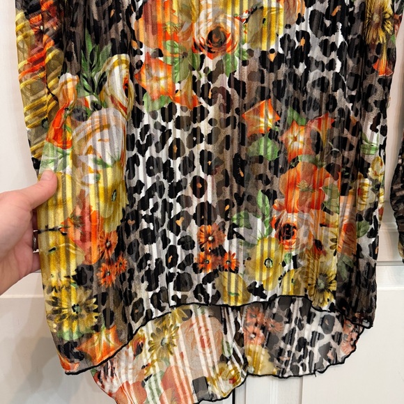 Kaktus Vibrant Floral Sheer and Leopard Long Sleeve Top. Size M. - Picture 5 of 5
